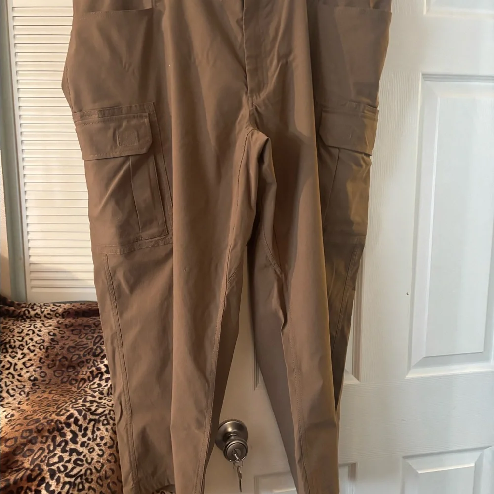 Duluth Trading Co Men's DuluthFlex Dry Cargo Pants - Brown